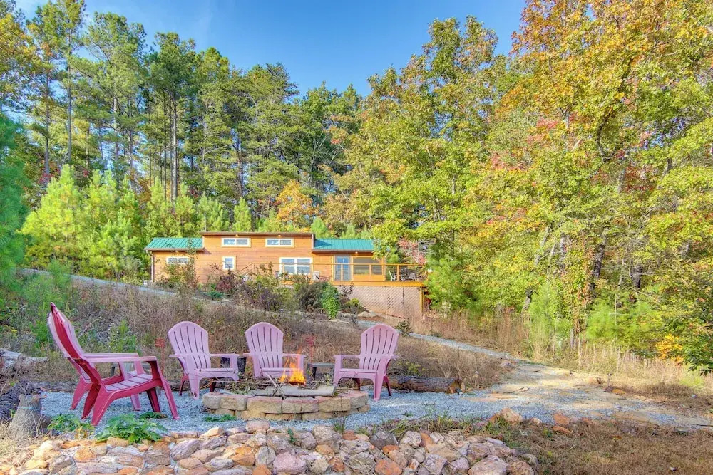7 Mi to Lake Lure: Mill Spring Cabin w/ Hot Tub