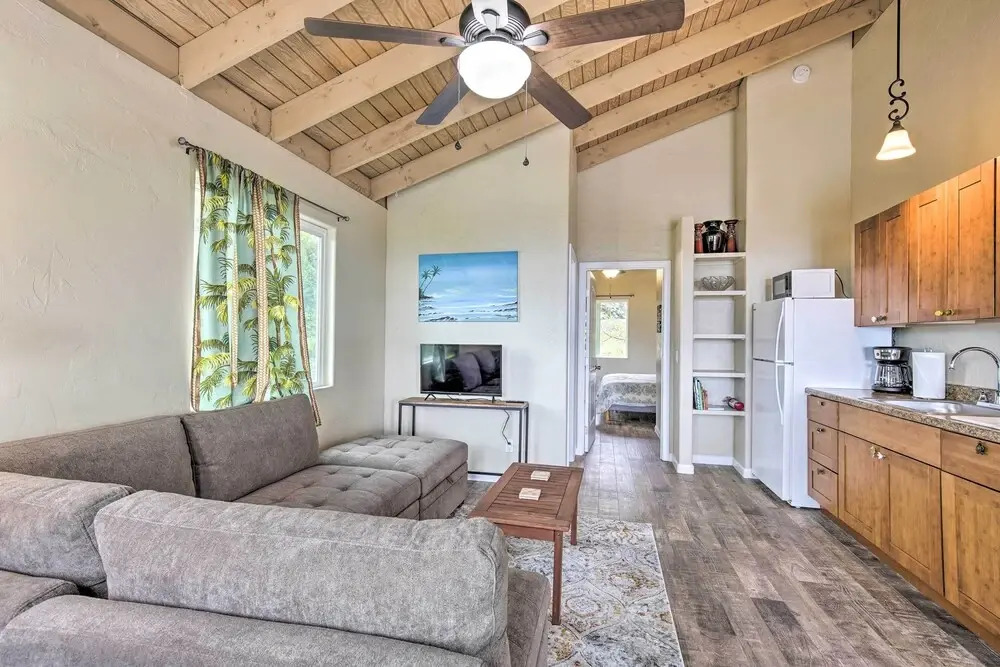 Airy Kailua-kona Apt < 3 Mi to Beach Access!, Kailua-Kona