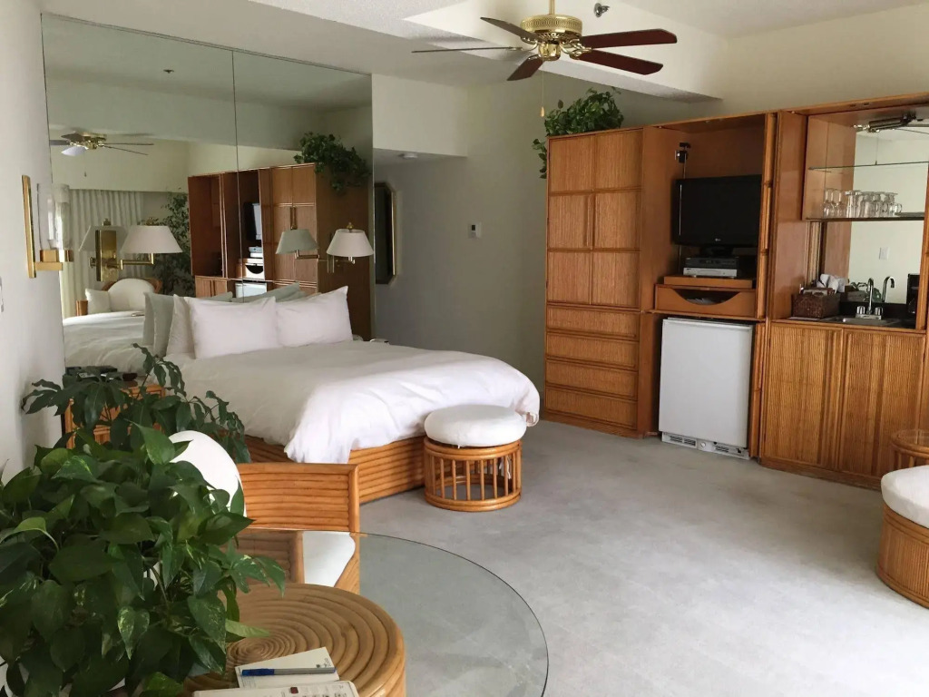 Lighthouse Club Hotel