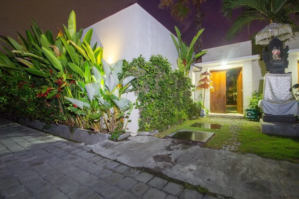 Echo Beach Villa and Apartment