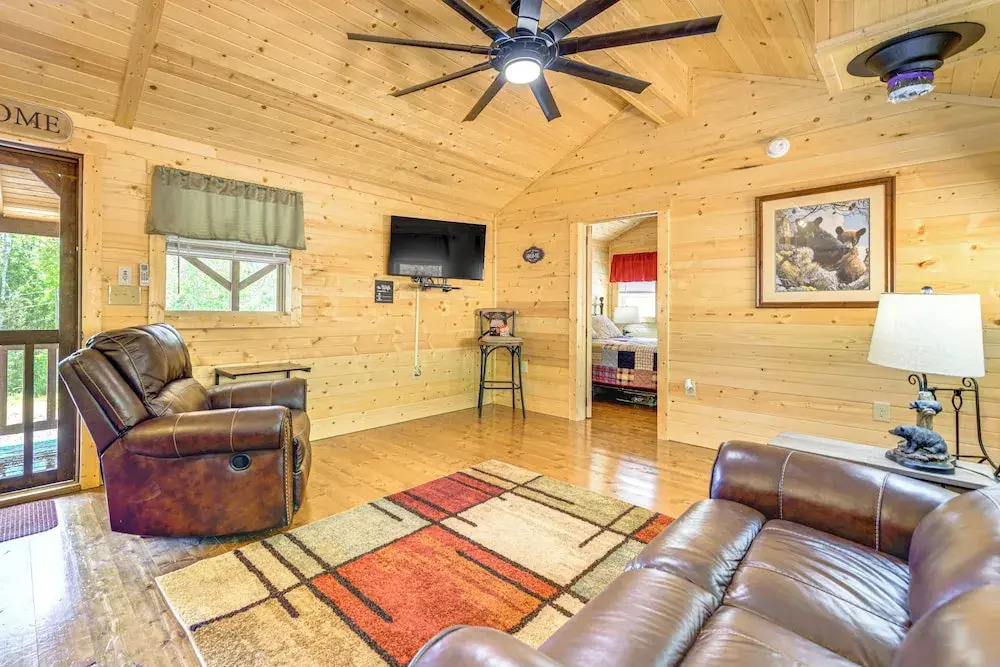 Black Bear Bungalow: Sevierville Hideaway w/ Deck!