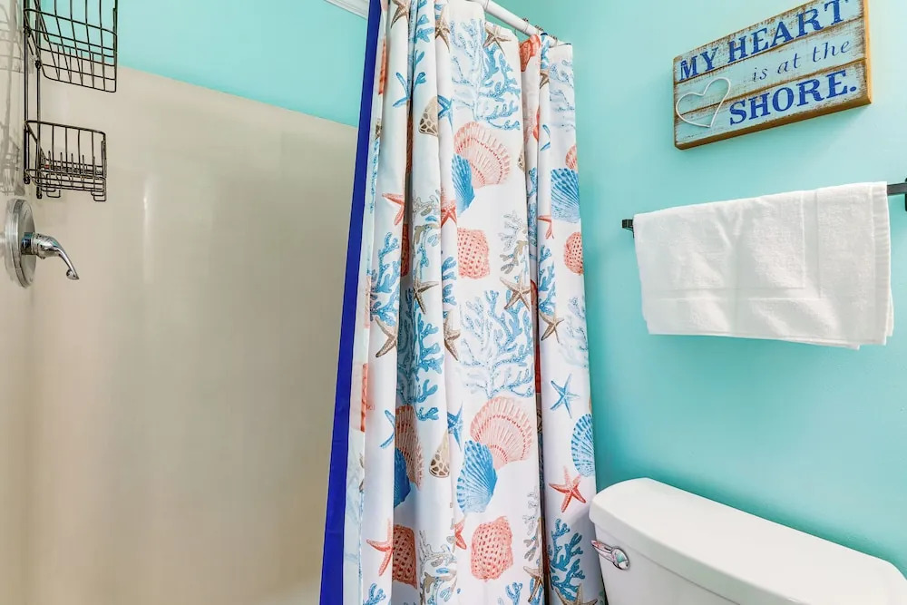 Emerald Isle Resort-style Condo: Walk to Beaches!
