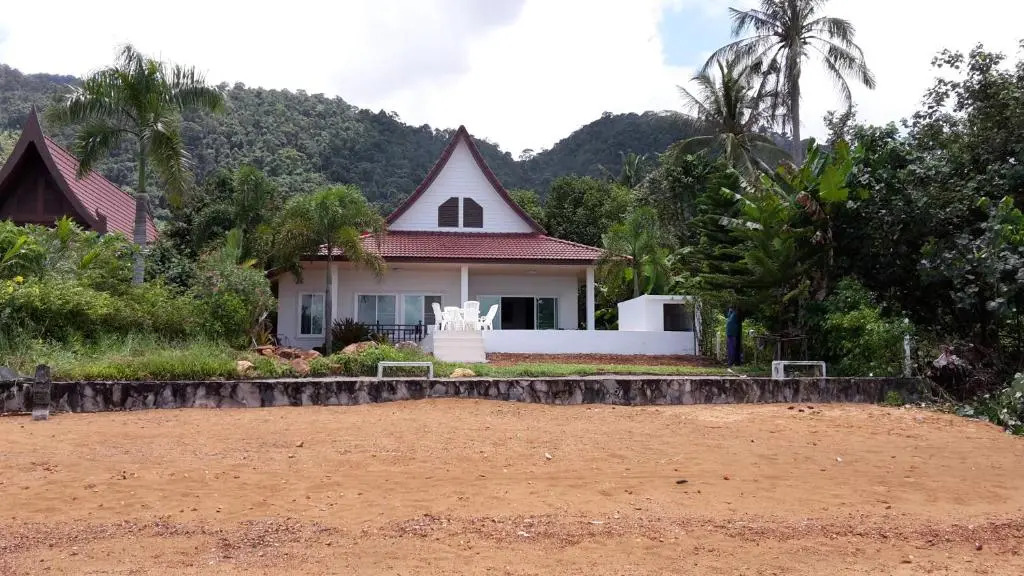 Peony Villa, 3 Bedroom Beachfront Pool Villa