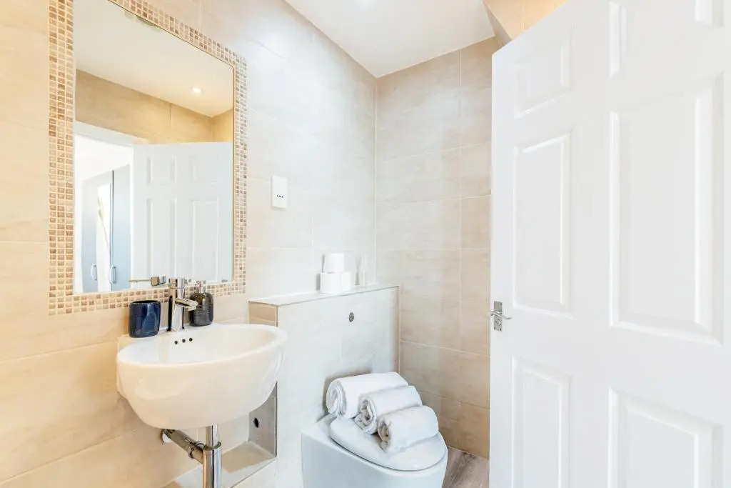 Bright & Spacious 4beds home - Kensington High Street-Olympia