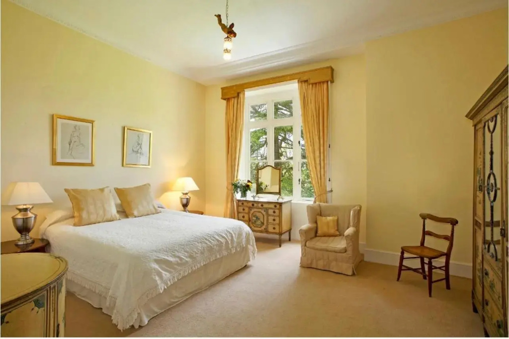 Newcourt Manor