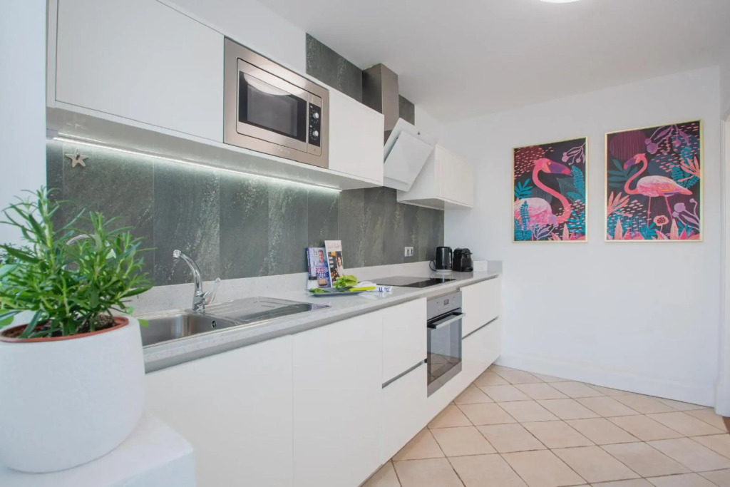 FRONTLINE VILLA 25, well-designed with a heated pool