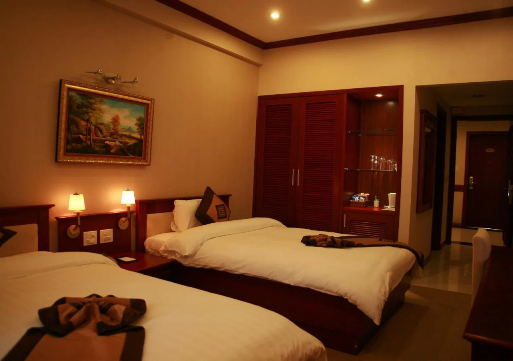Hòa Nam Hotel