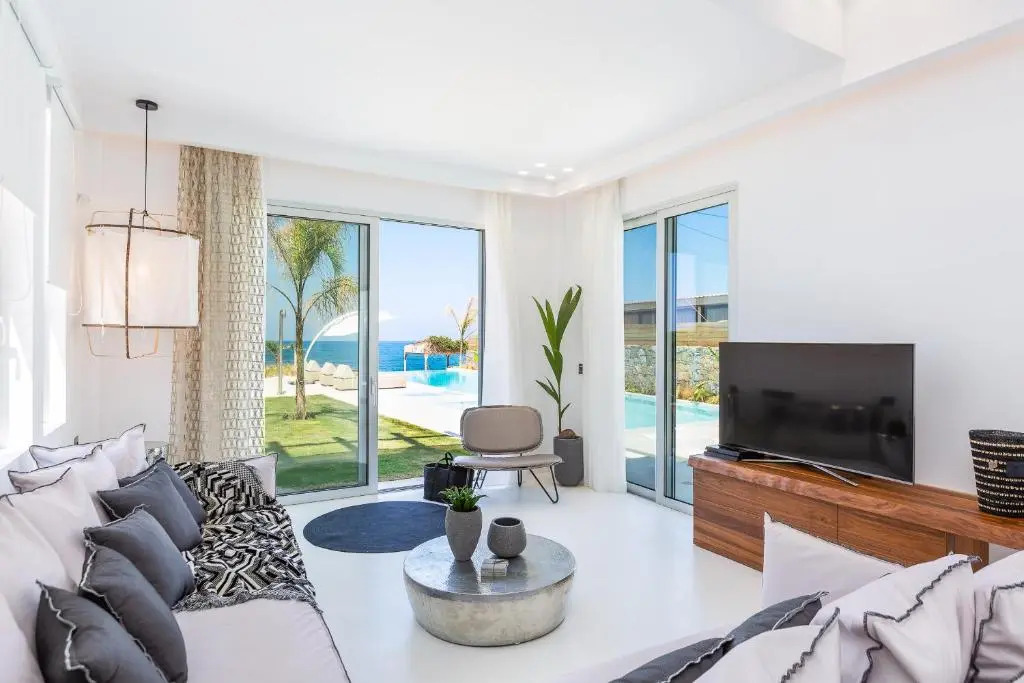 La Casa di Mare, Luxury Beach Front Villa with Private Pool, Whirlpools & Sauna, By ThinkVilla