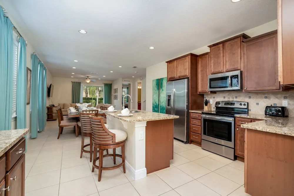 Family Friendly 8 Bed Villa with Pool & Spa