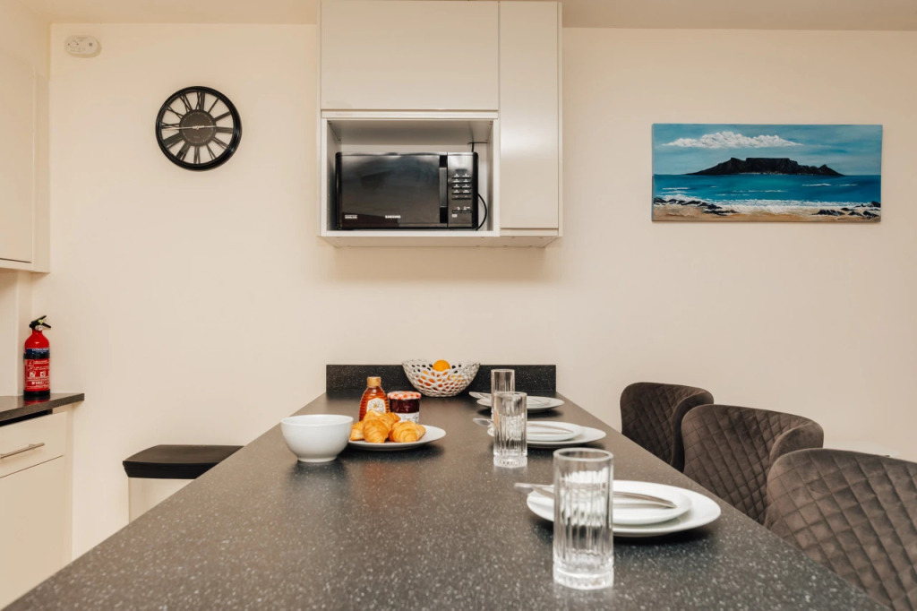 Henley Town Centre With Parking - From 110 Per Night