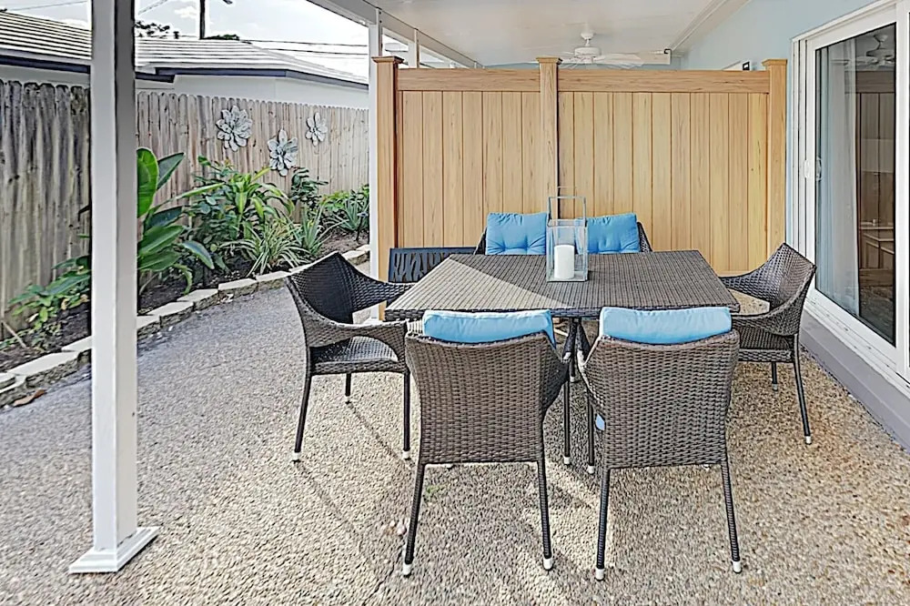 Lake Ridge W/ Pool & Private Courtyard 2 Bedroom Duplex