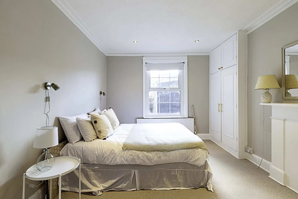 Contemporary and Spacious Kensington Home