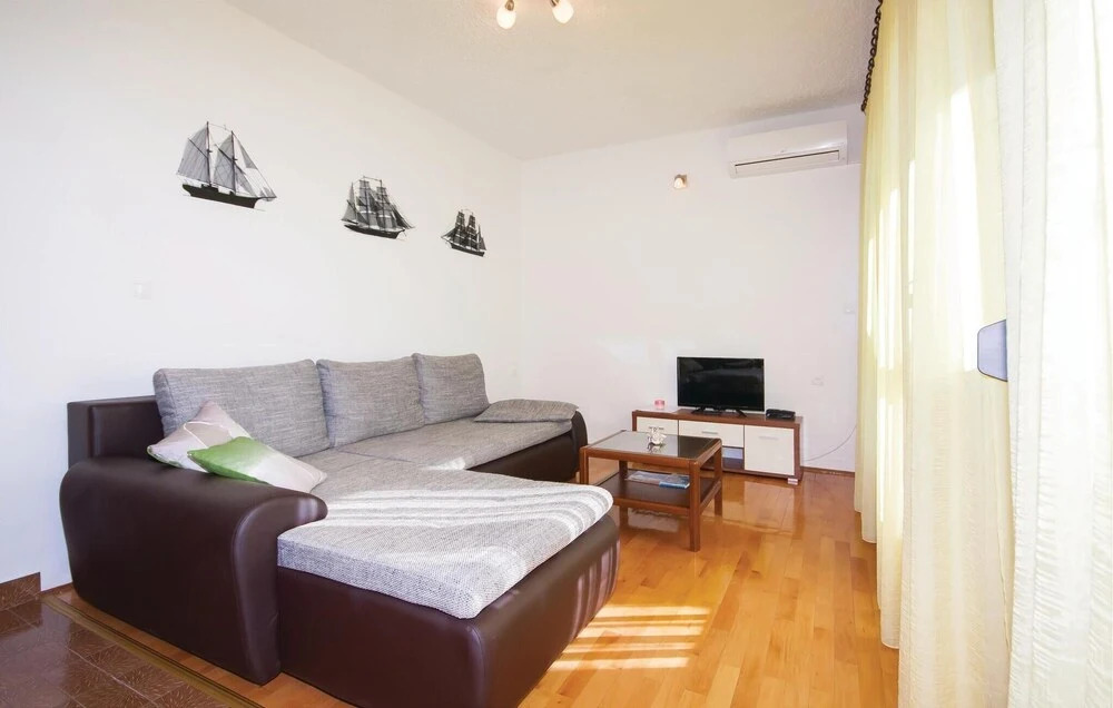 Nice Home in Sibenik With Wifi and 1 Bedrooms