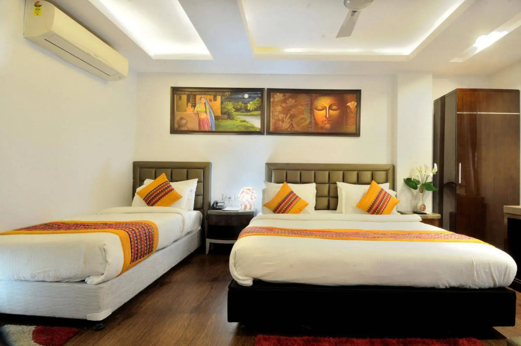 Hotel Cabana 5 Mins Walking Distance From NDLS Station