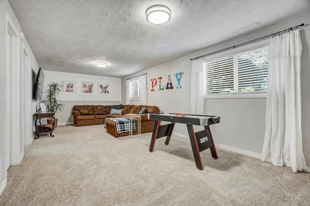 Family Vacation Home With Trampoline
