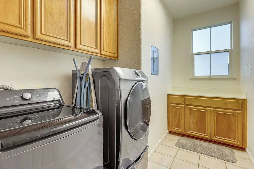 Napa Nearby! Large Home w/ Hot Tub & Dtwn Access