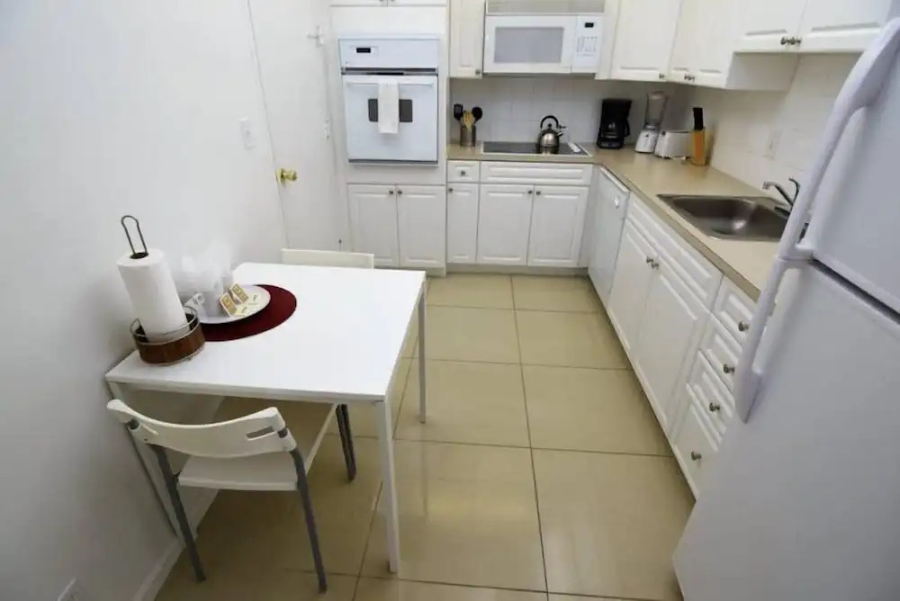 Hallandale Condo, Partial Ocean View Direct Beach and Pool Access Hollywood Beach