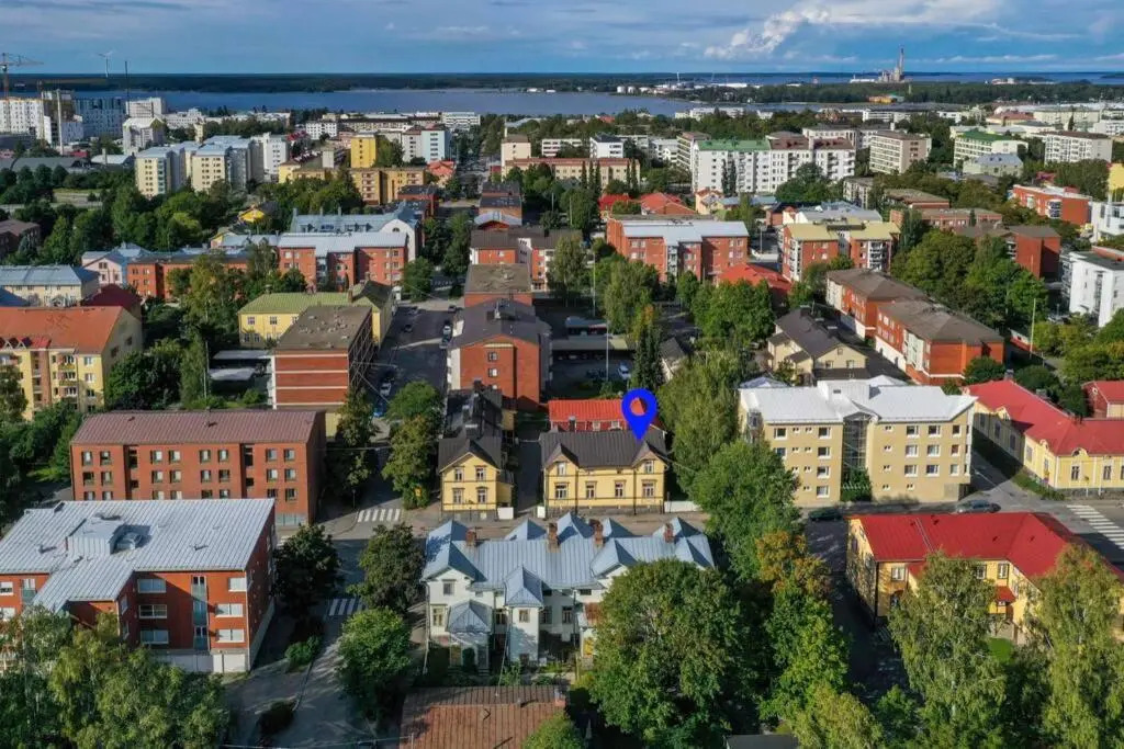 SELF-SERVICE apt 10 min from bus-&railway station, free bike!
