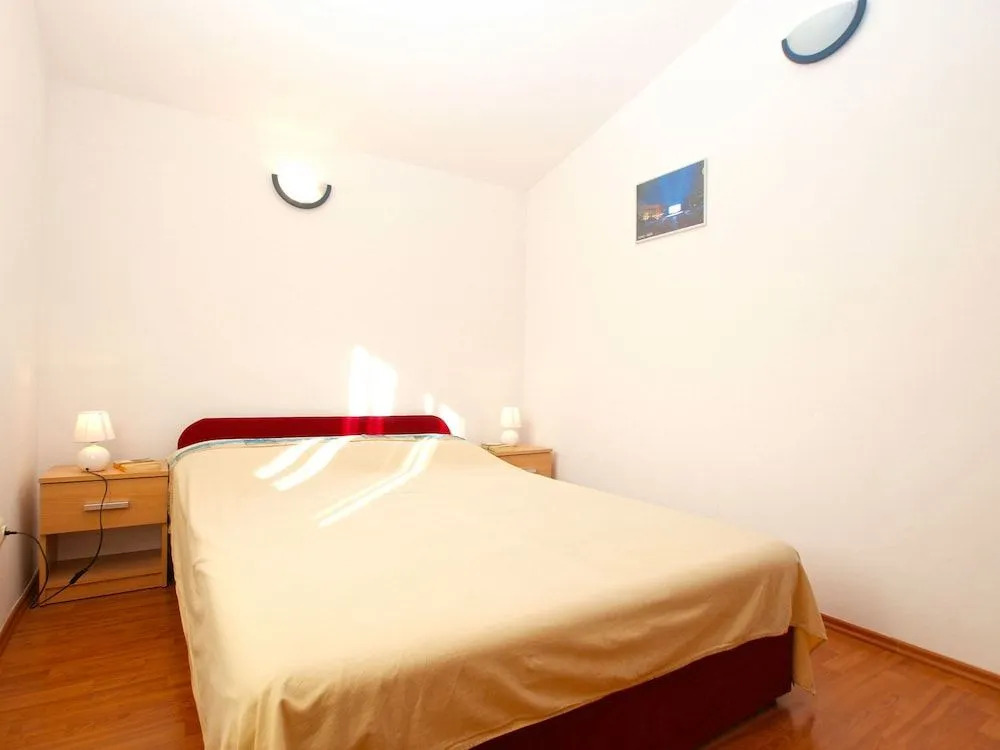 Apartment 1496