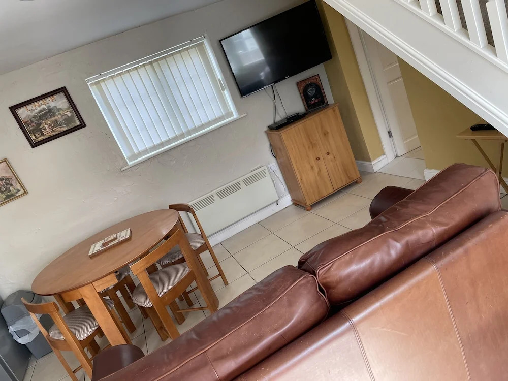 Sweetpea Cottage - Sleeps 5 Parking & Pets Ok