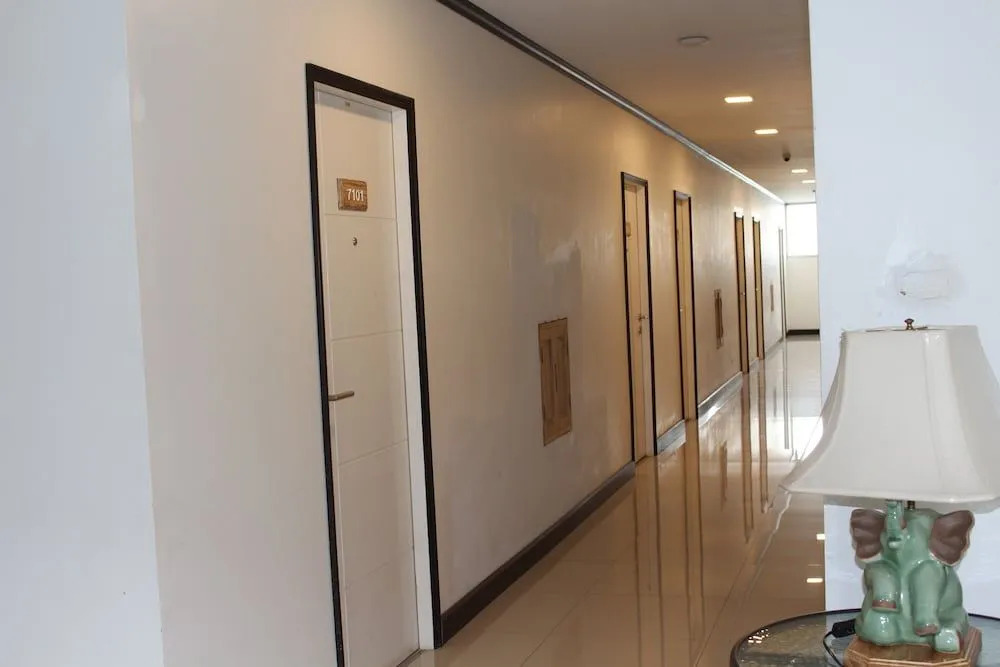 OYO 75409 Premium The Family Hotel