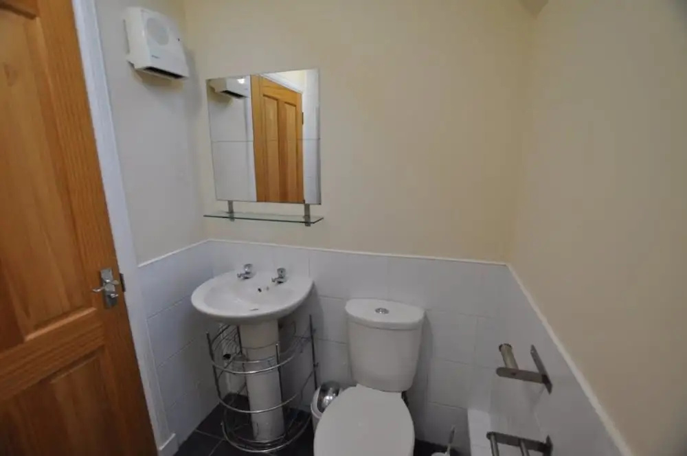 4 Varis Apartments