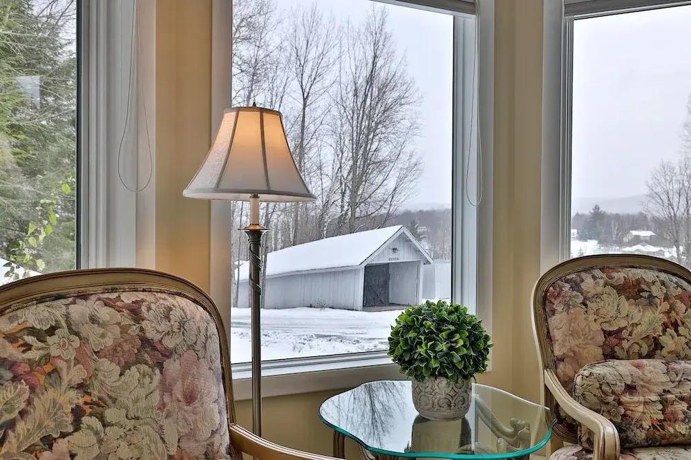 The Birch Ridge: European Room #8 - King Suite In Killington, Vermont. Hot Tub. 1 Bedroom Home