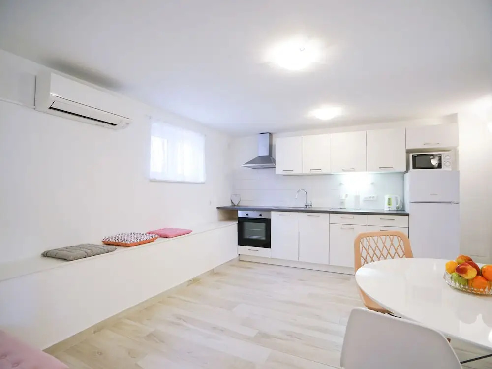 Modern And Bright Apartment with Private Terrace 2.5 Km Away From Zadar Old Town