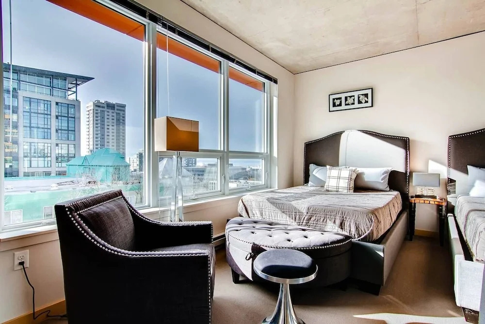 Speechless In Seattle! #1 Location - 2BR - Free Parking! (VR1)