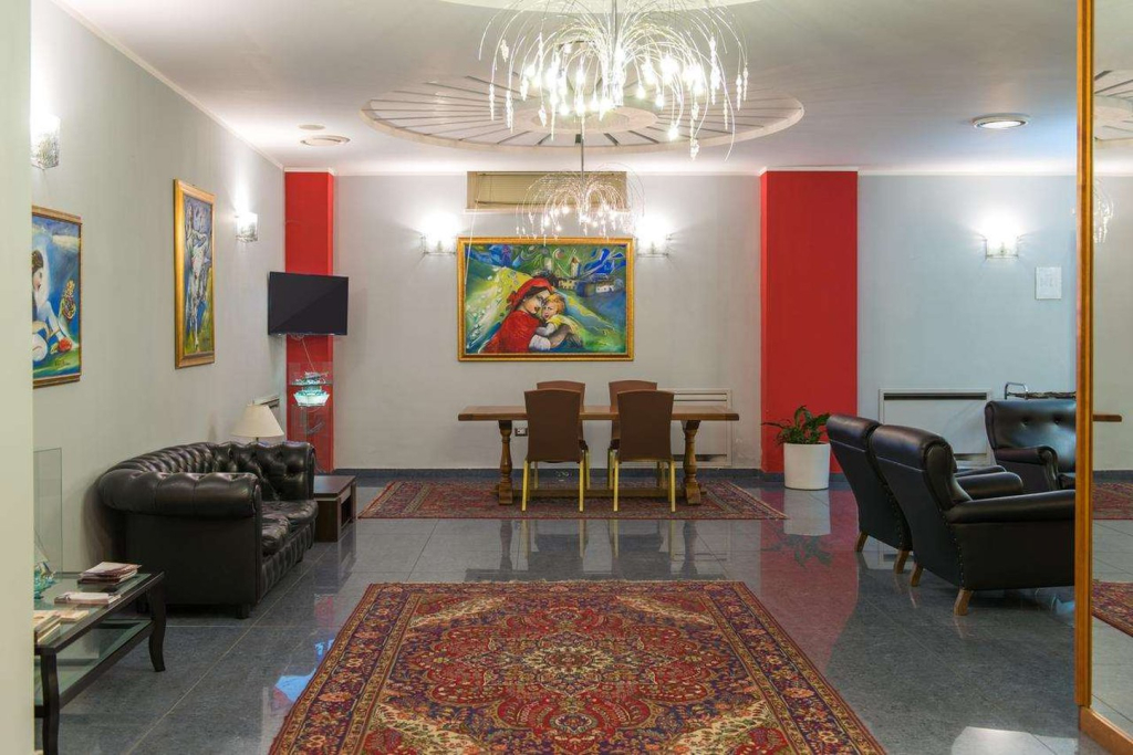 Royal Hotel