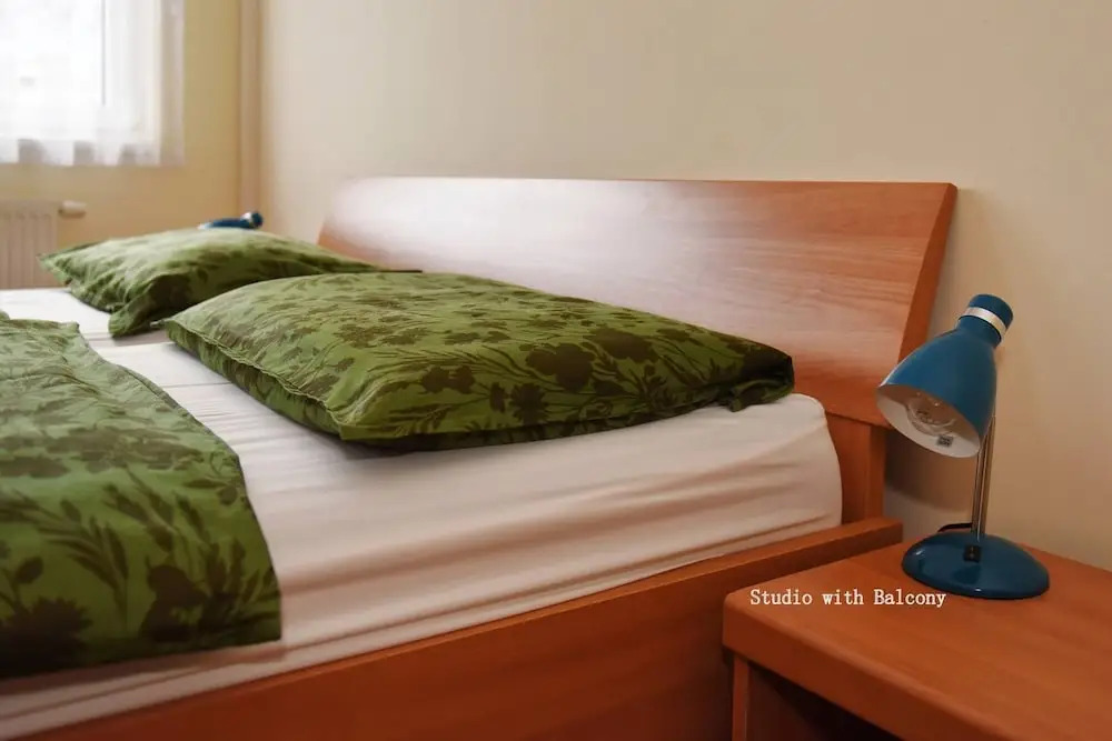 Flora - Studio Apartment
