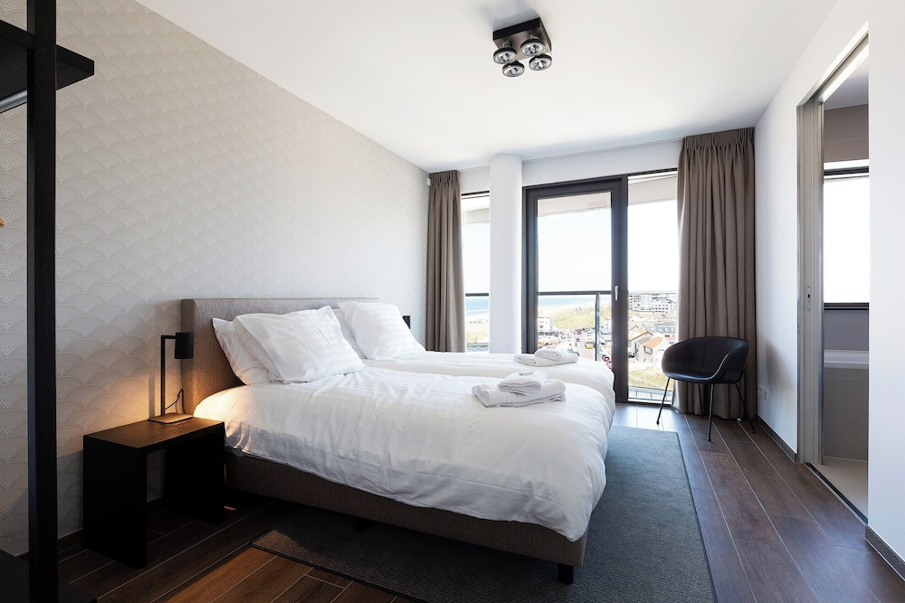 Chic Apartment for 8 With Seaview