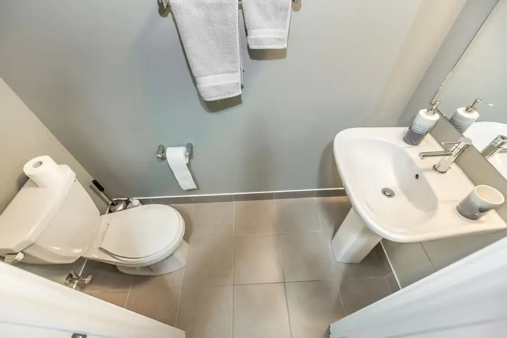 Exquisite Luxury 1 Bedroom + Den With Parking