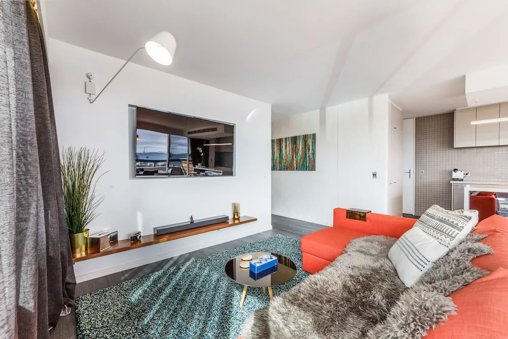 Exquisite 2 Bedroom Beach City Views