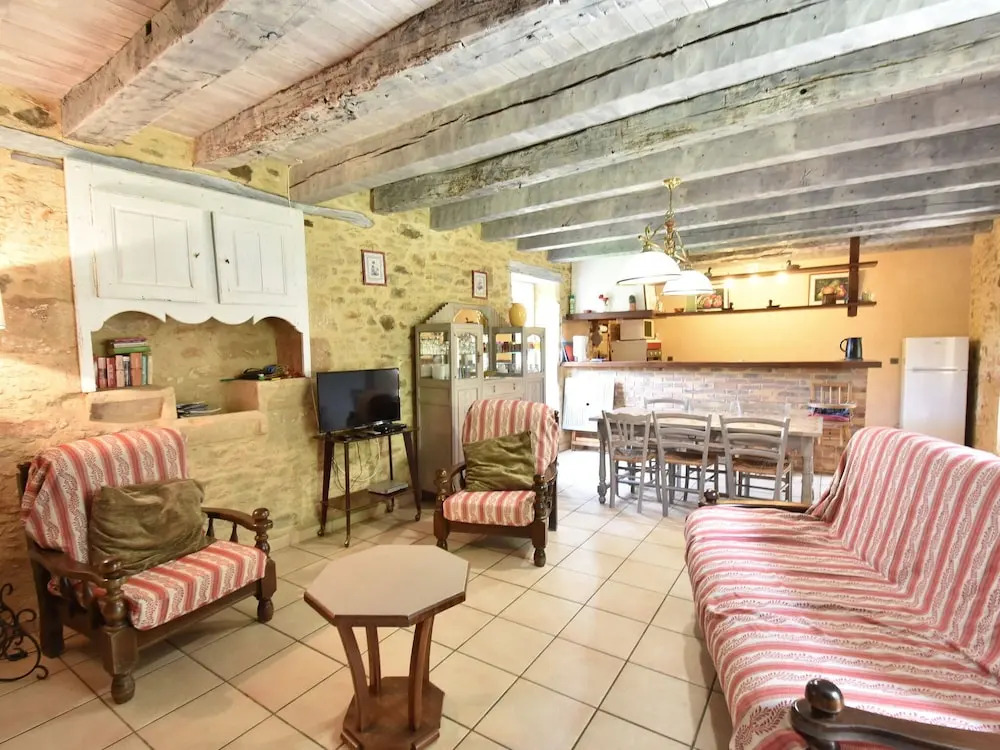 Beautiful Holiday Home in Wooded Grounds Near Villefranche-du-périgord