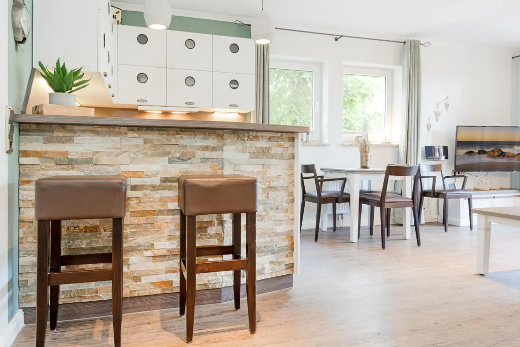 Ferienwohnung Deichblick mit Terrasse m Kaiserhof 1