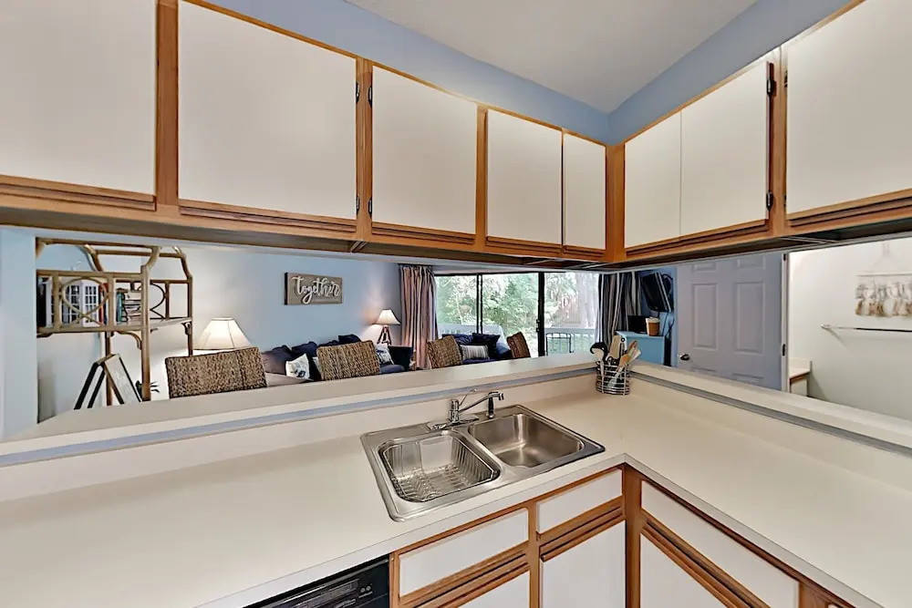 Ocean Breeze Villa, Pools & Tennis: Walk to Beach condo