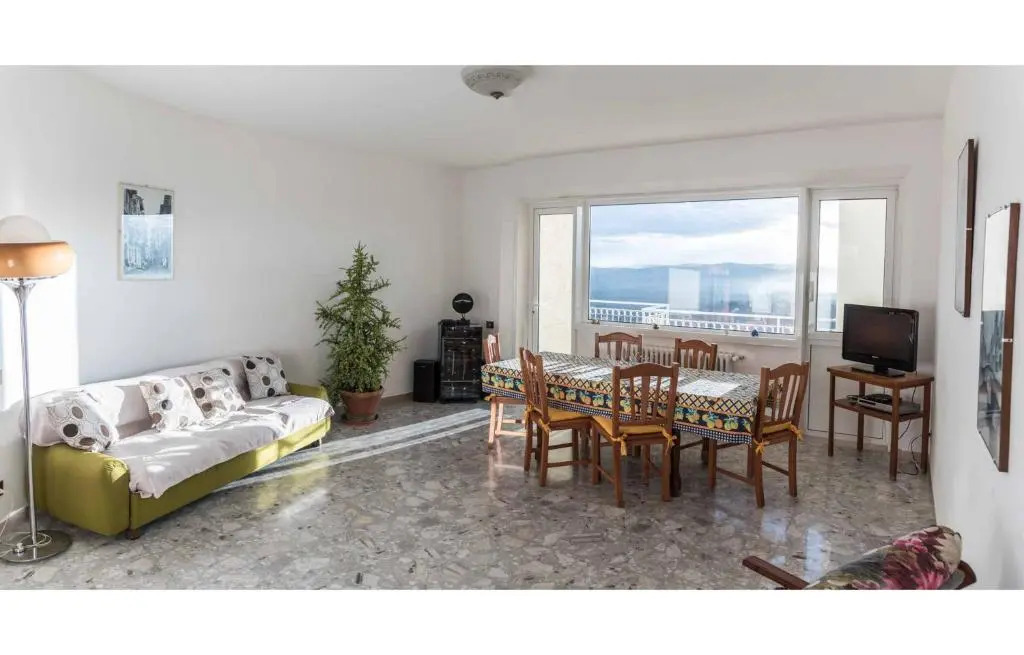 4 bedrooms appartement with enclosed garden and wifi at Recanati 8 km away from the beach