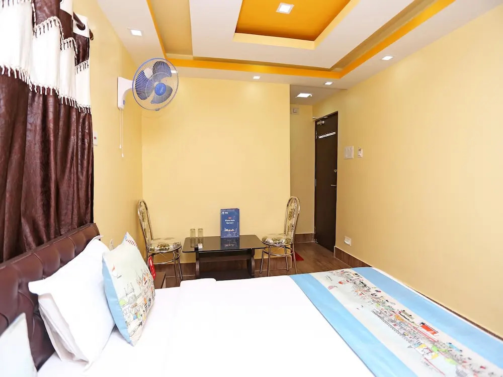 OYO 9975 Hotel Asmeet