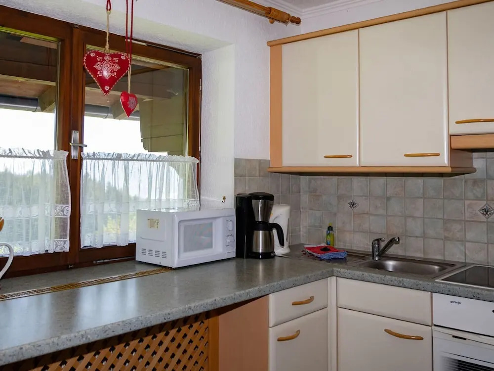 Cozy Apartment in Mühlbach with Garden near Ski Slopes
