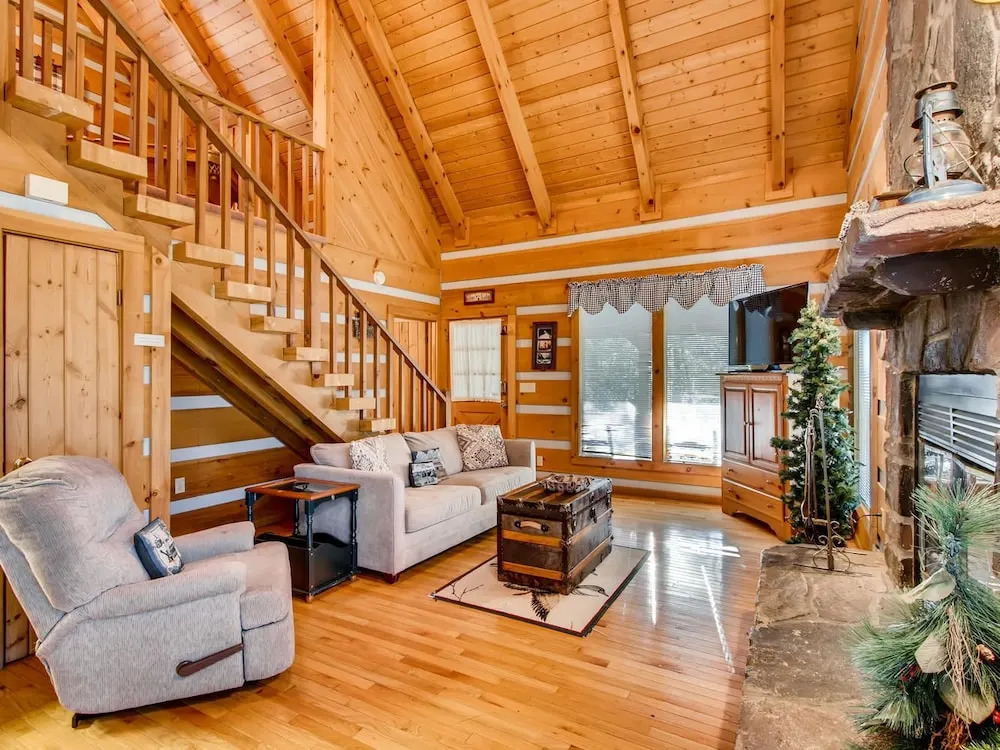 Moose Tracks 1 Bedroom Cabin by RedAwning