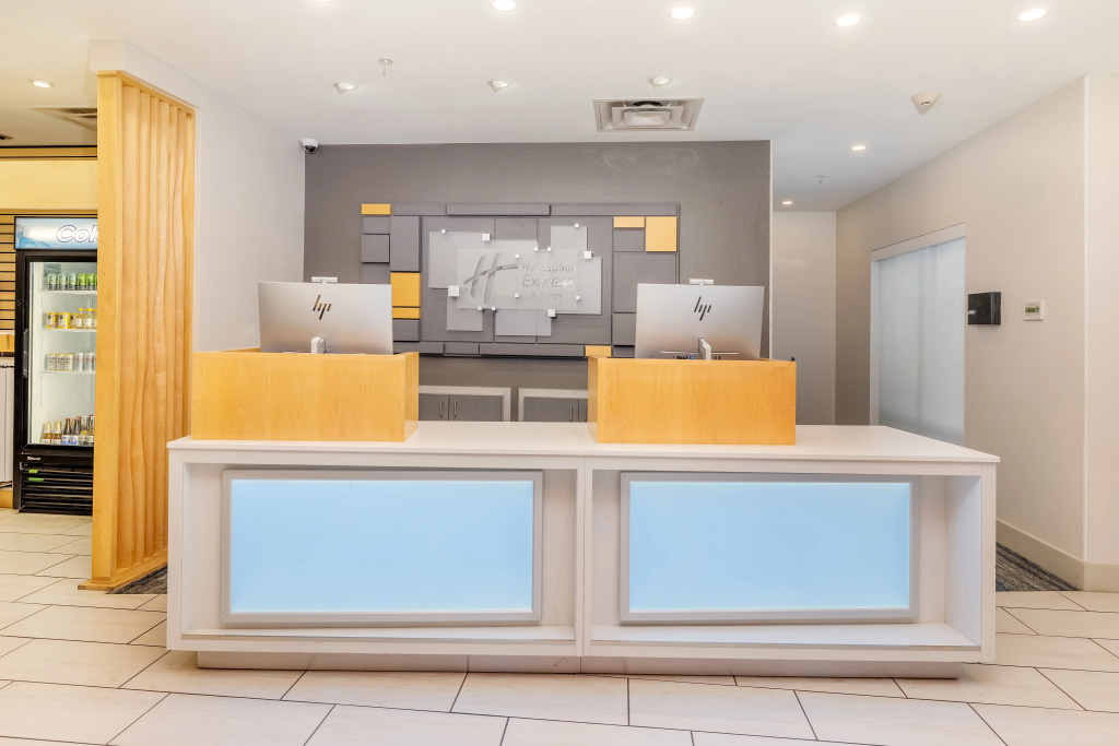Holiday Inn Express & Suites - Medford by IHG