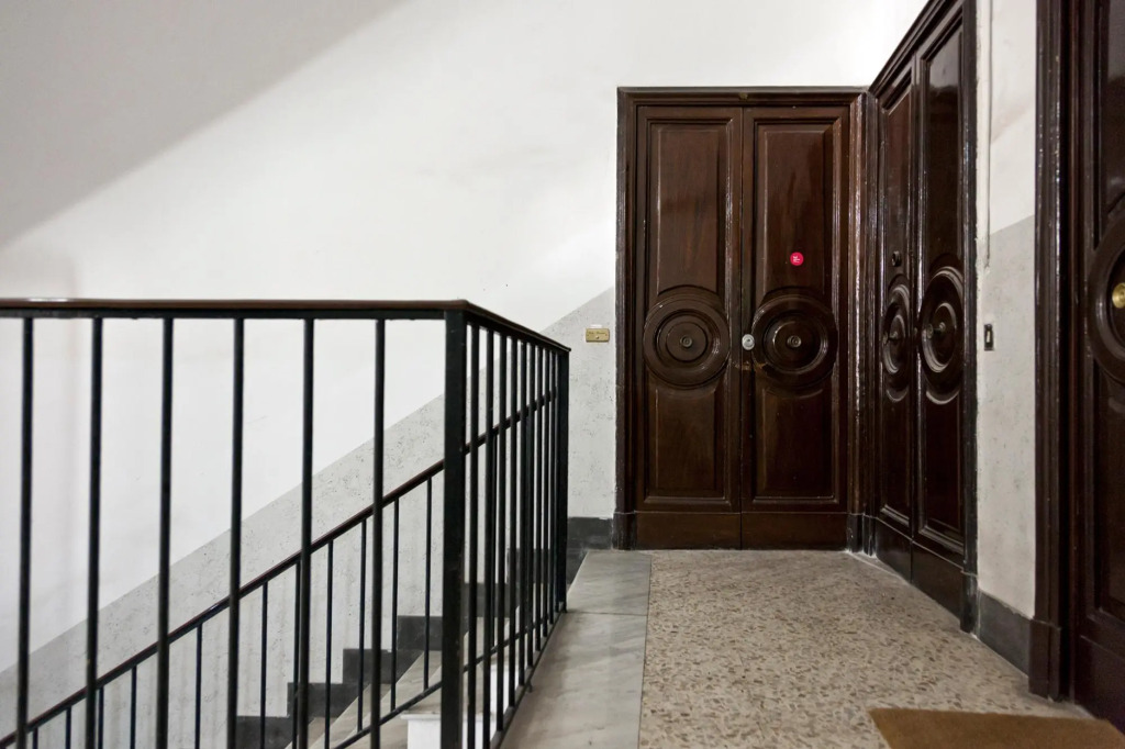 Elegant Apartment at Chiaia by Wonderful Italy