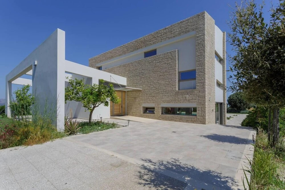 Villa - Sleeps 10 - Pool - Parking - Pool Table
