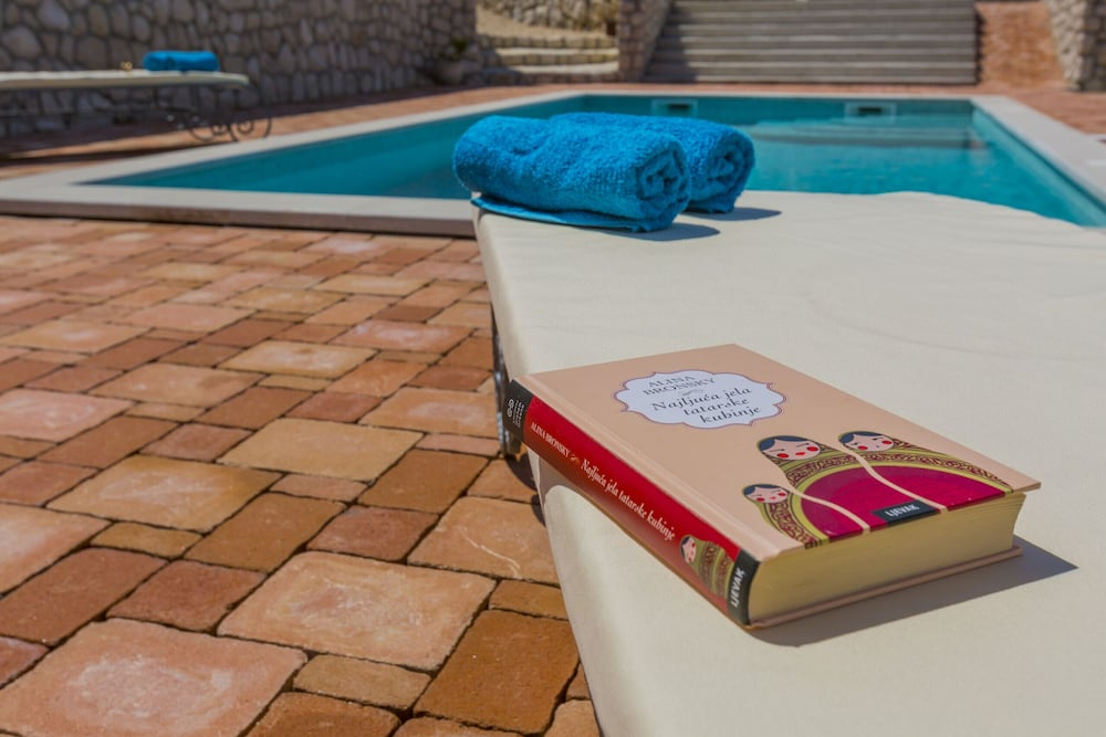 Rustic Villa Fragola with heated pool