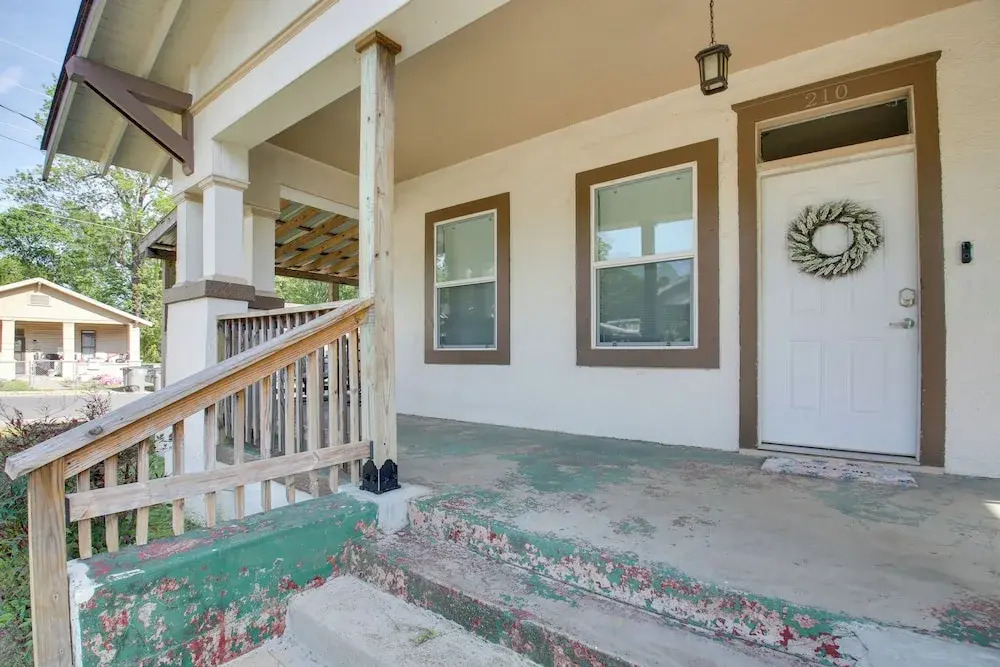 Walk to Dtwn Hot Springs: 'lazy Daze Bungalow'