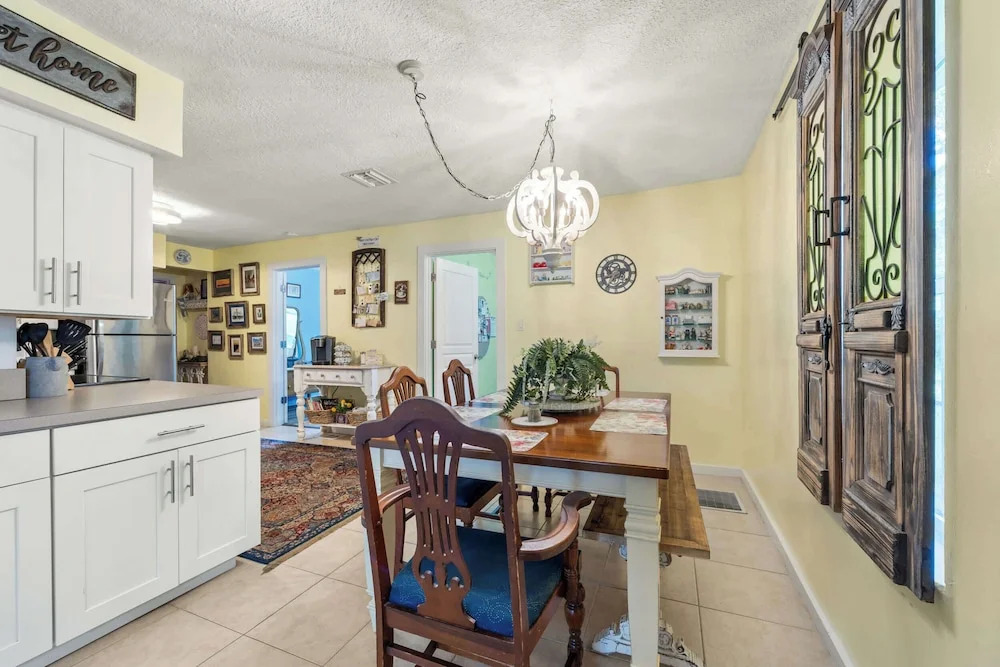 Mermaid Cottage 3 BDR Charmer!