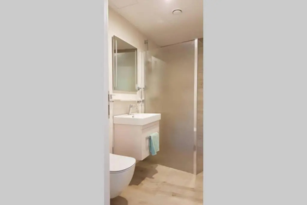 Suite with back garden