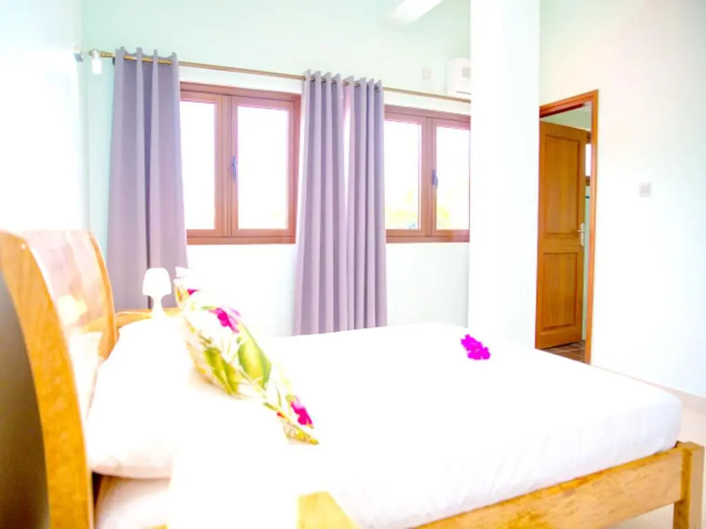 Apartment With one Bedroom in Au Cap, With Wonderful Mountain View, Enclosed Garden and Wifi - 100 m From the Beach