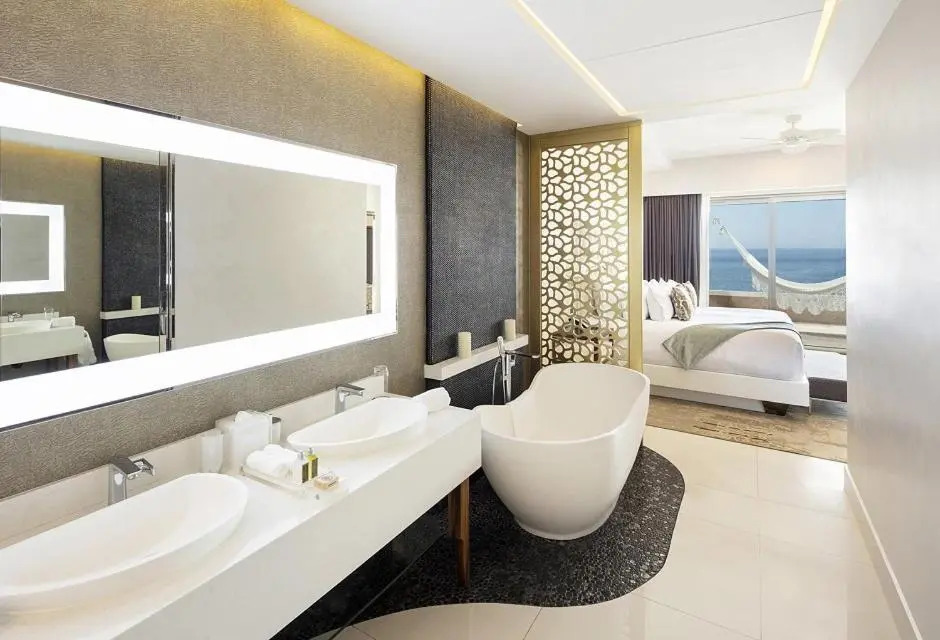 Luxe 2 BR Condo on the Beach